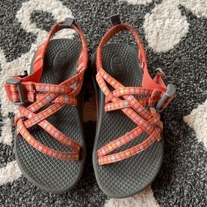 Girls chacos